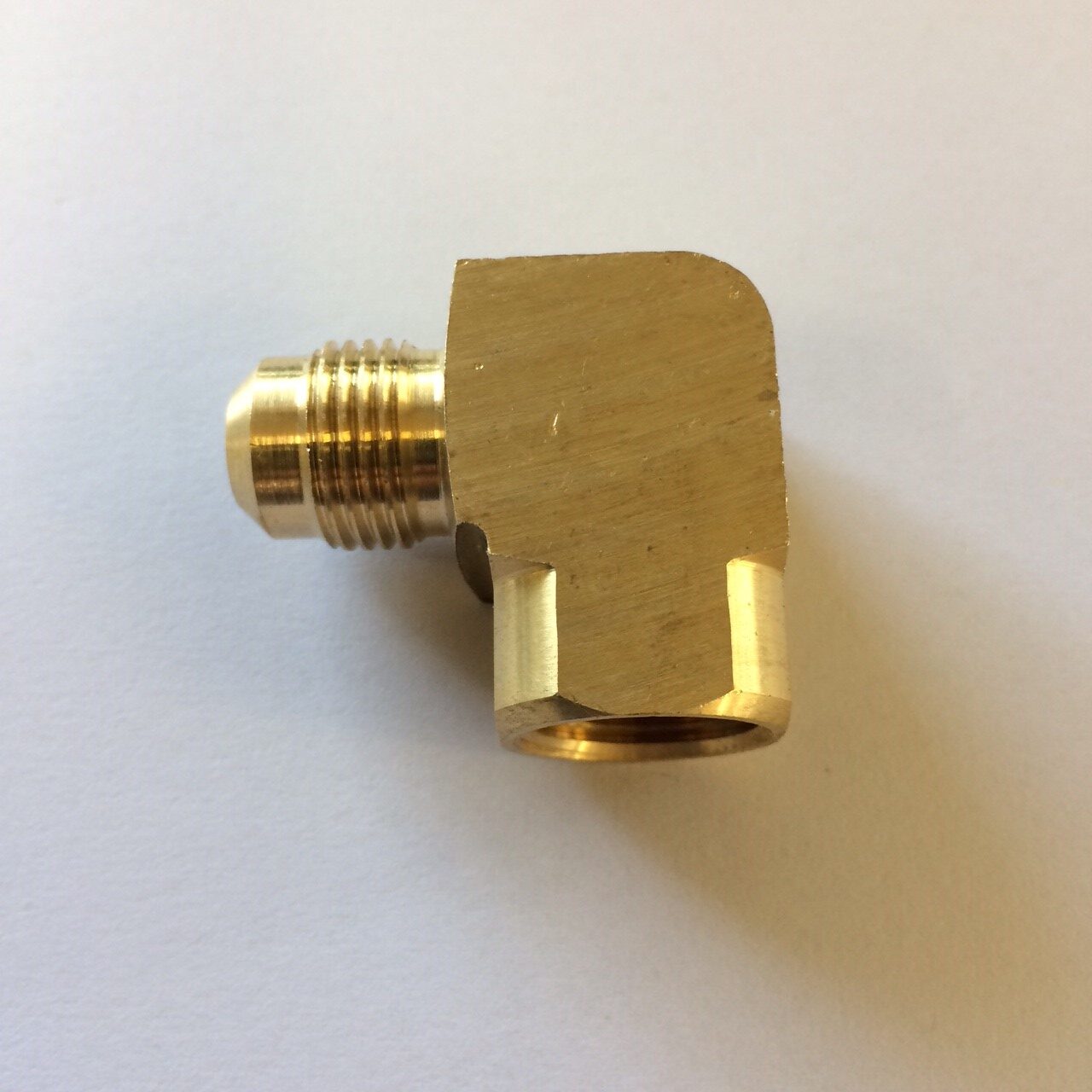 No.36 SAE Flare Connector Elbow x BSPF